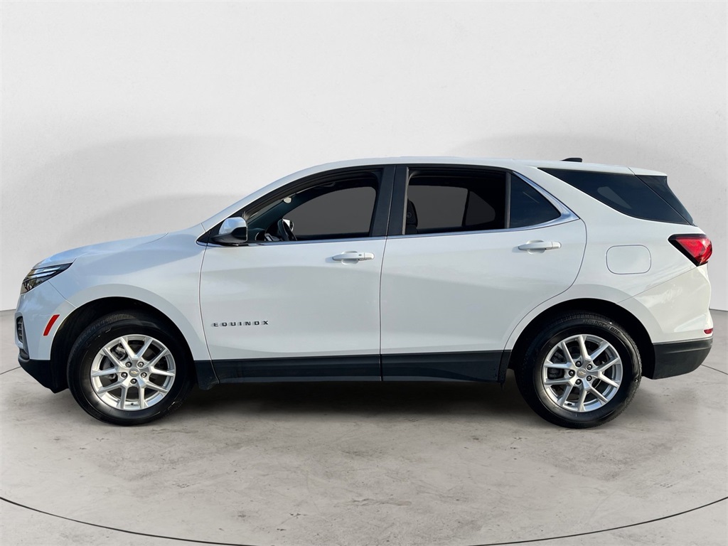 2022 Chevrolet Equinox LT photo 2