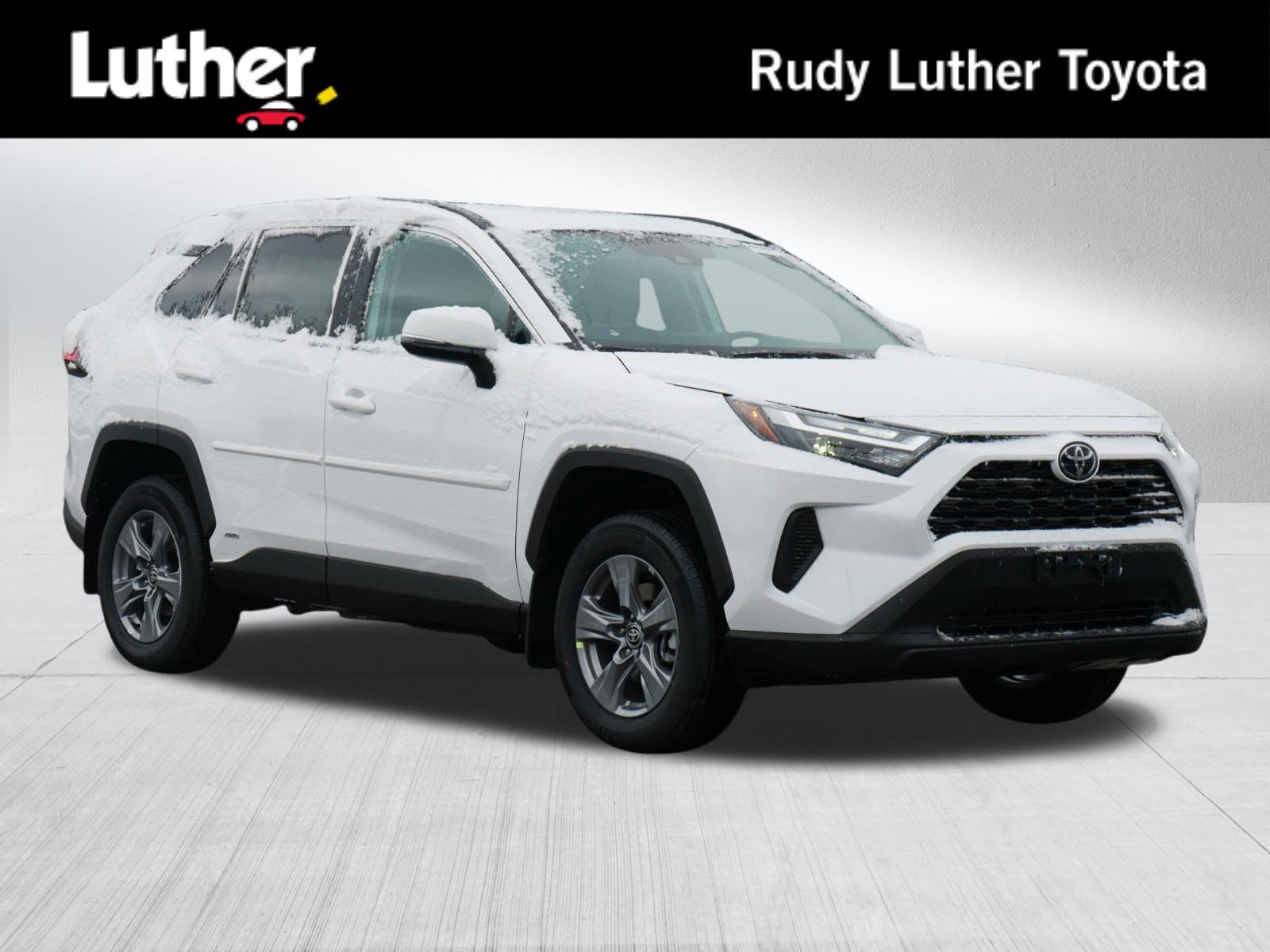 2025 Toyota RAV4 XLE's photo