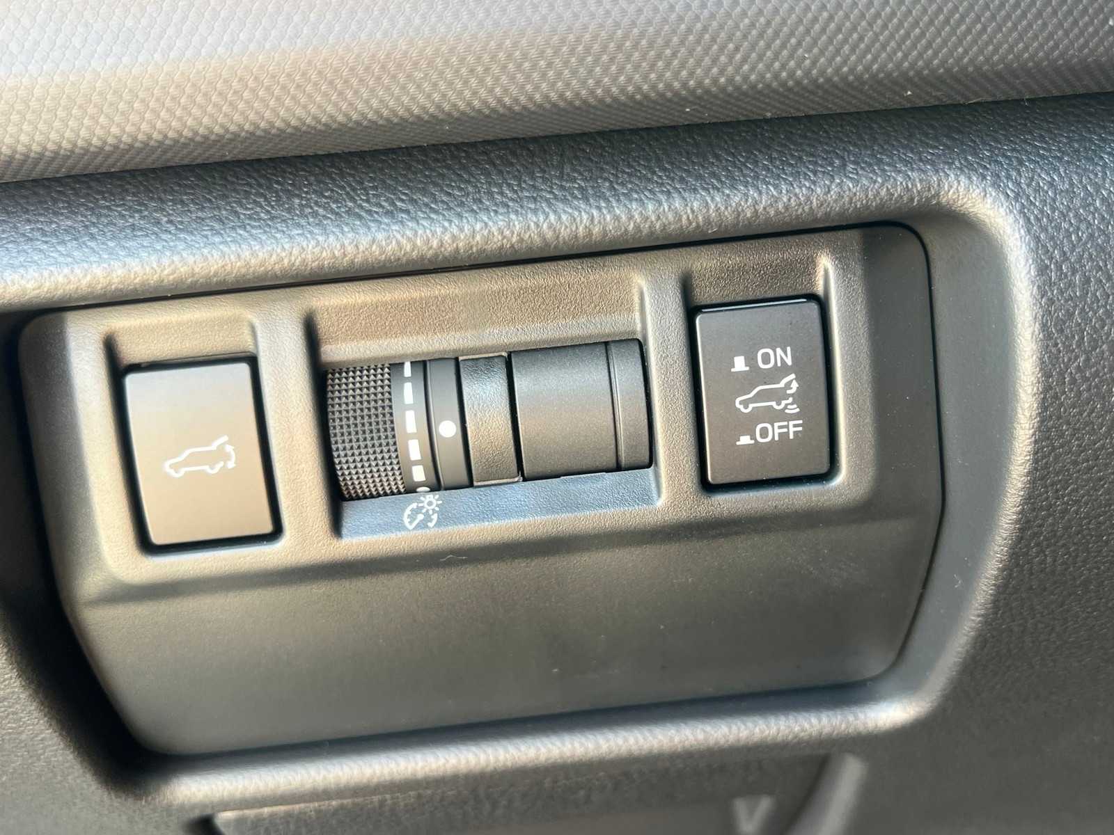 New 2025 ICE SILVER METALLIC Subaru Premium image 20