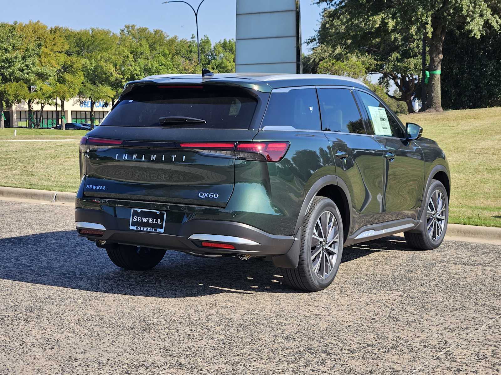 2026 Infiniti QX60 Luxe photo 2