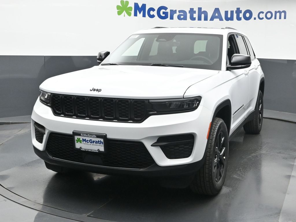2025 Jeep Grand Cherokee Altitude photo 3