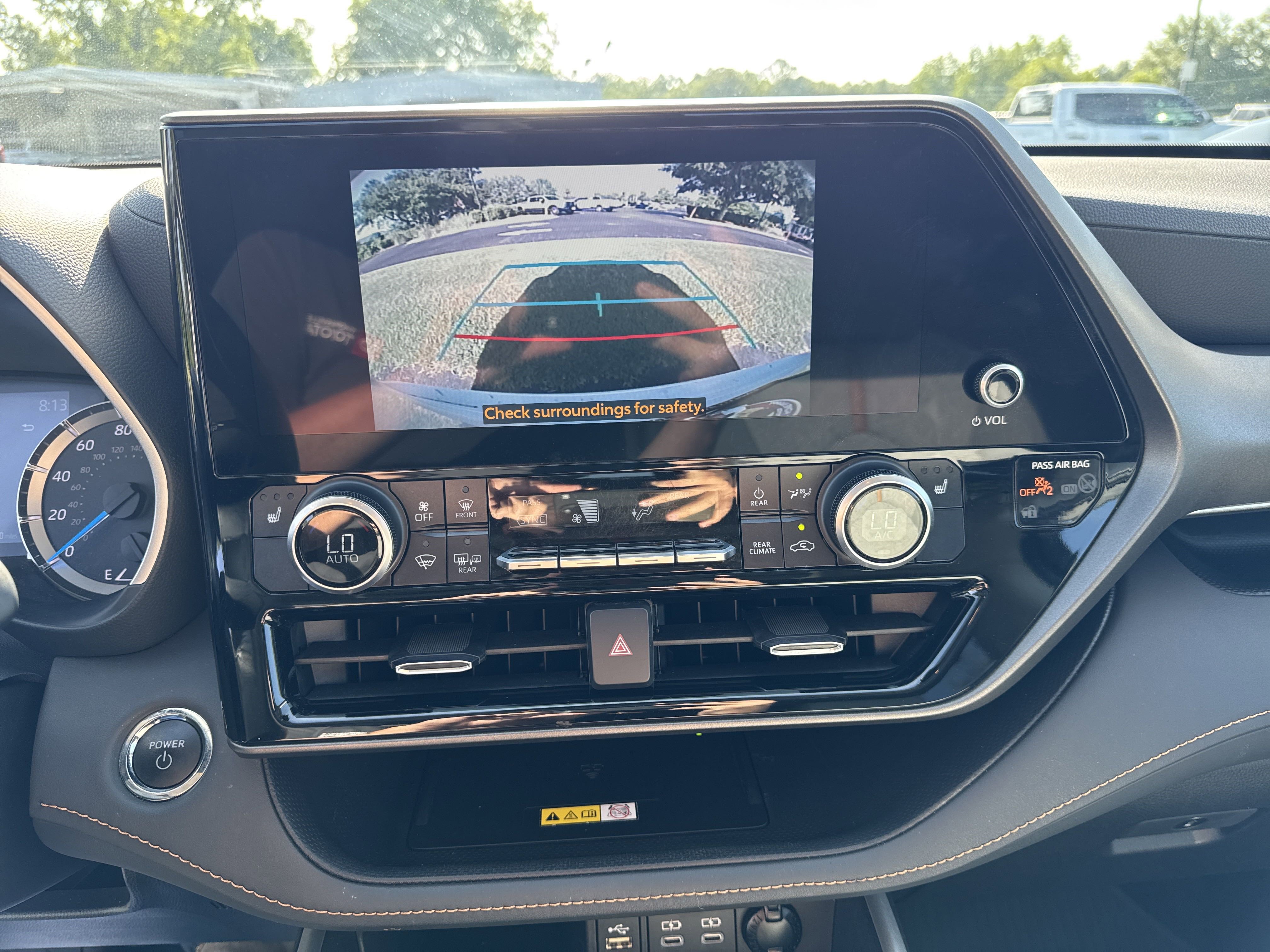 2023 Toyota Highlander Bronze Edition photo 17