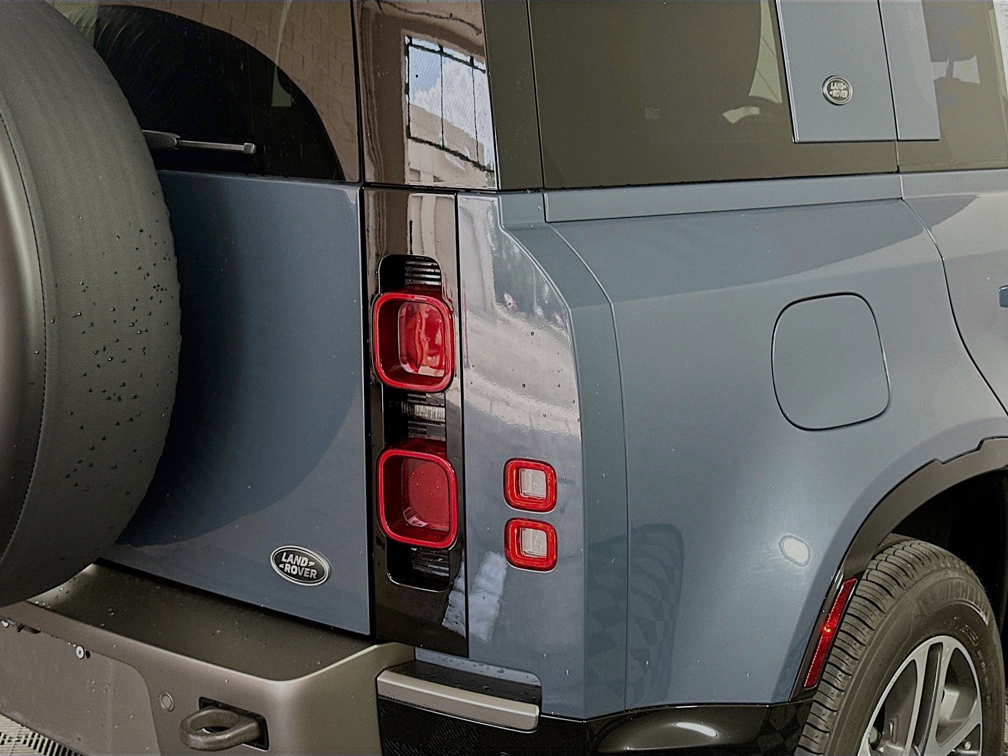 2021 Land Rover Defender X-Dynamic HSE photo 25