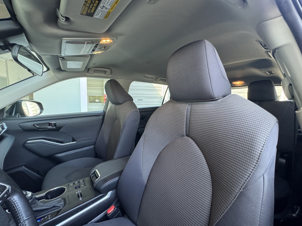 2023 Toyota Highlander L photo 8
