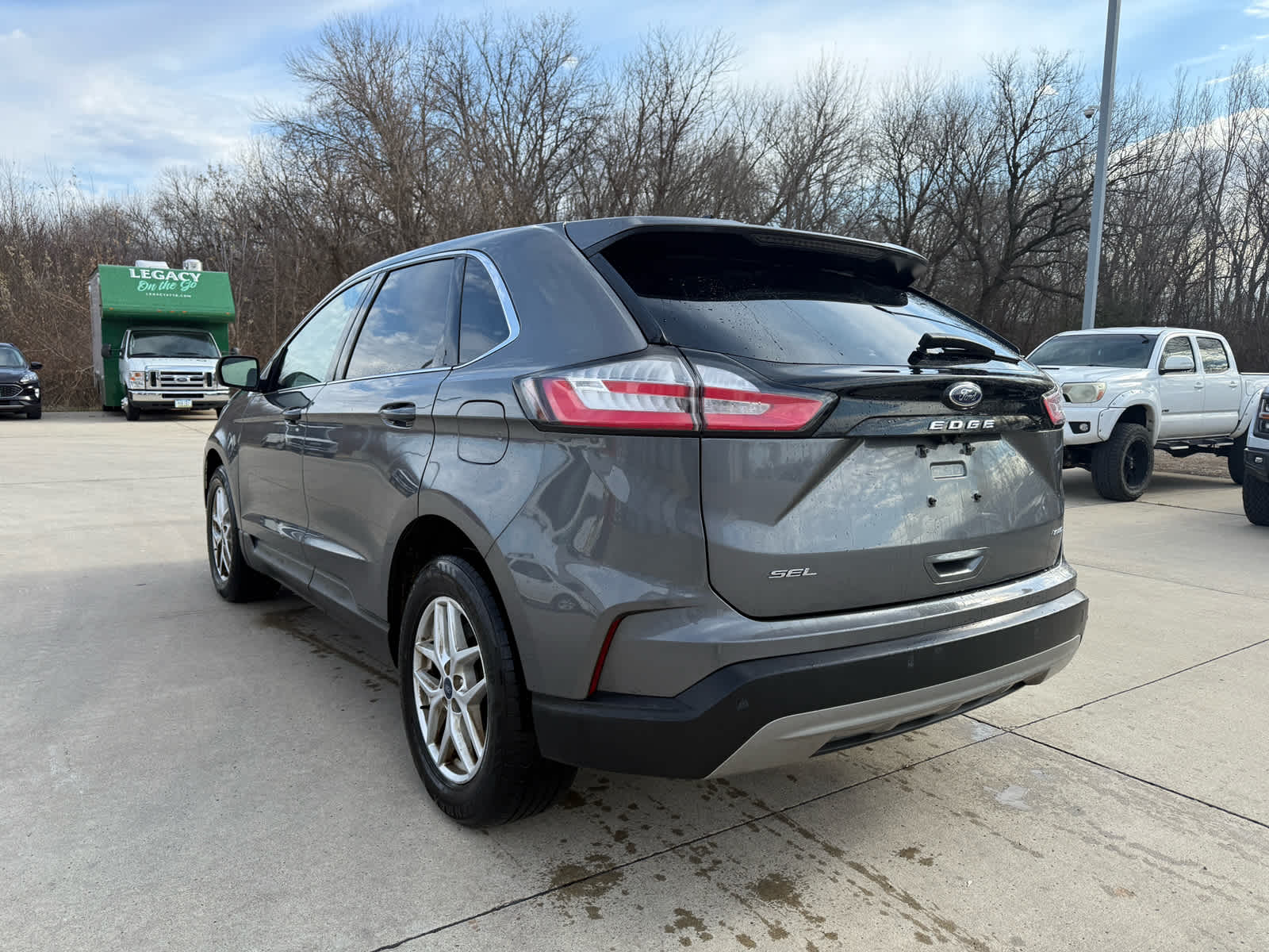 2022 Ford Edge SEL photo 2