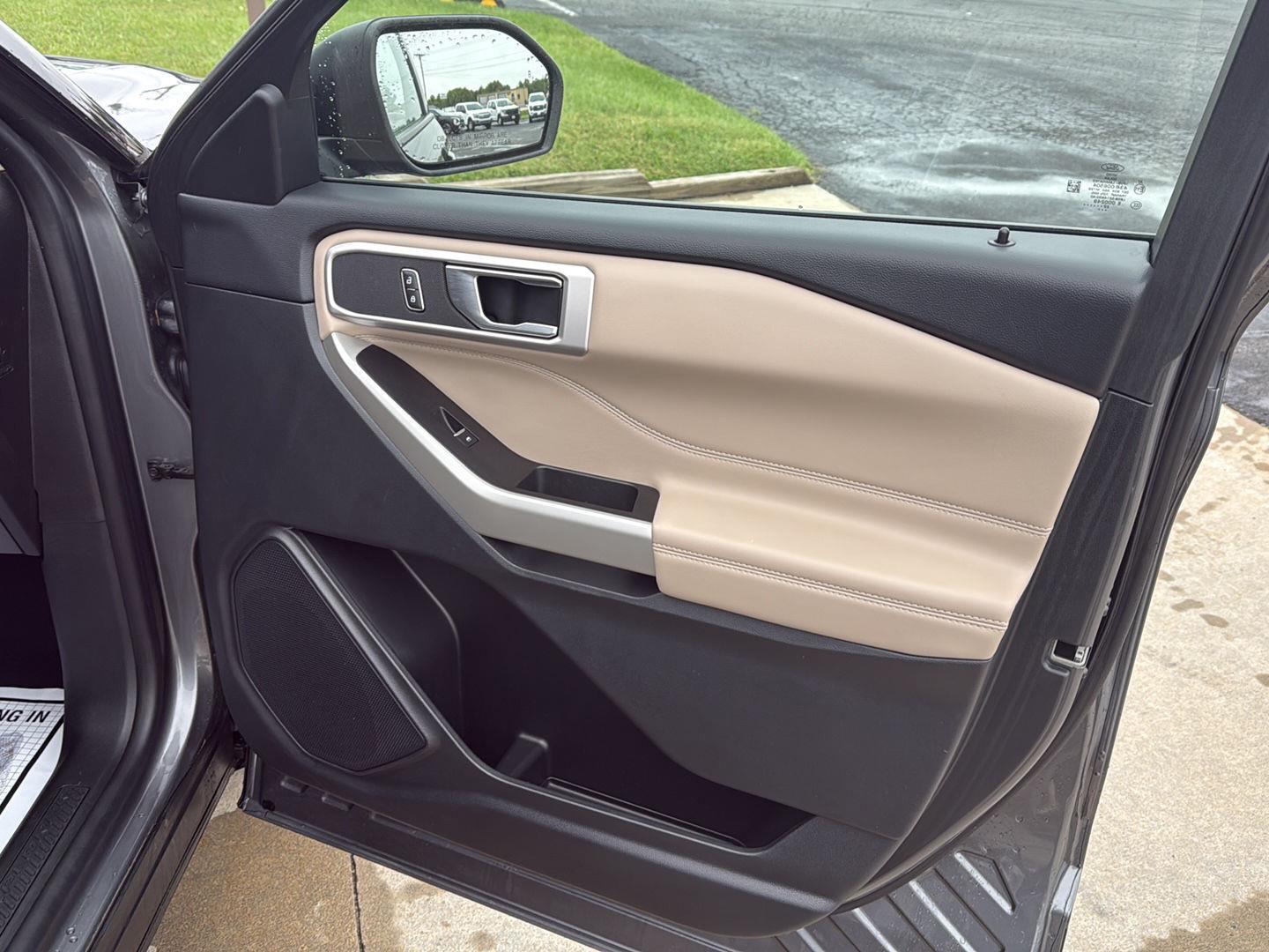 2022 Ford Explorer XLT photo 24