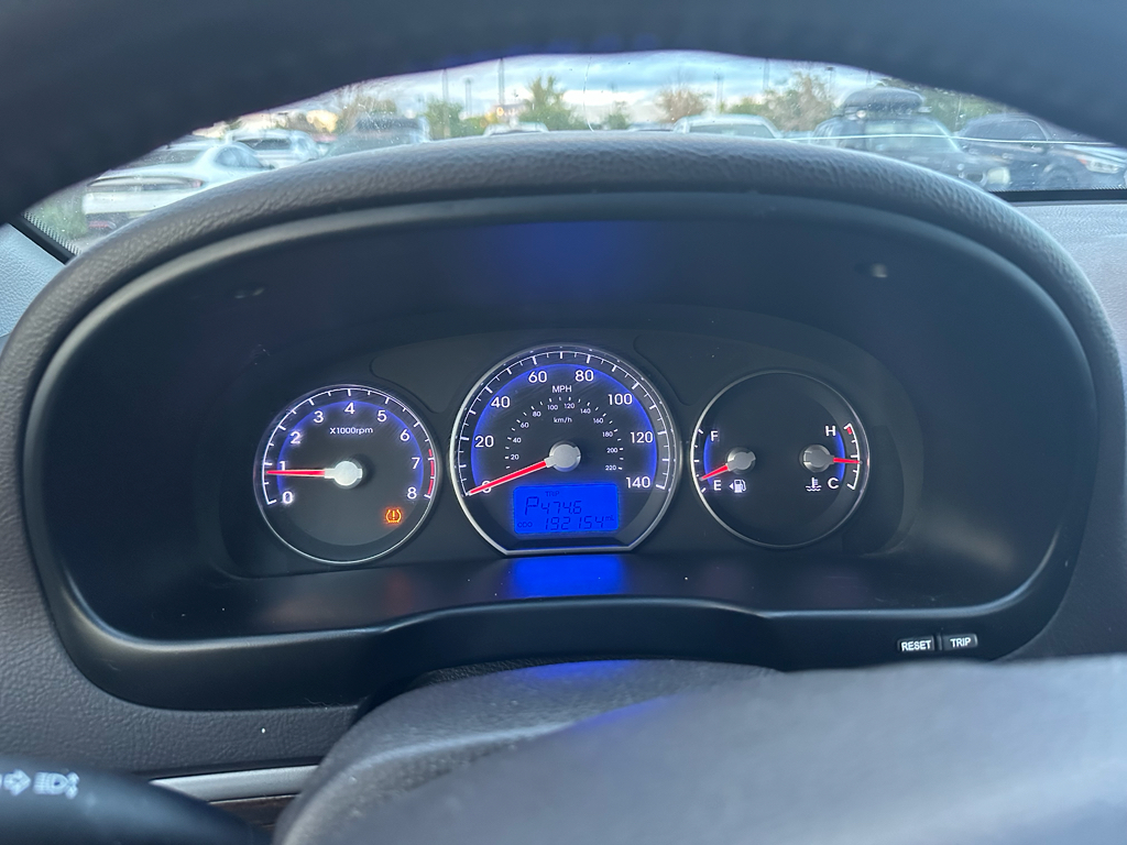 2012 Hyundai Santa Fe SE photo 2