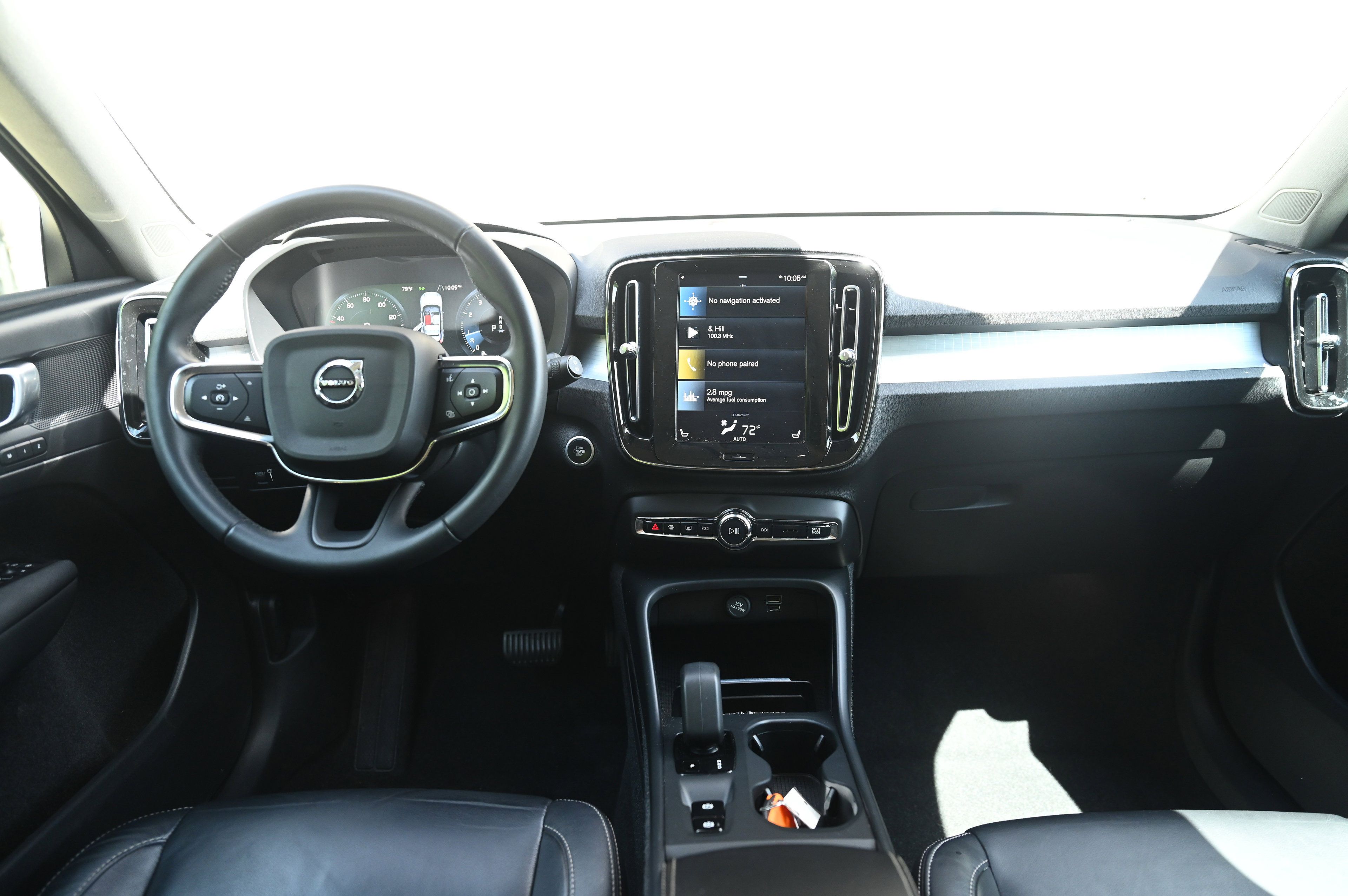 2022 Volvo XC40 Momentum photo 28