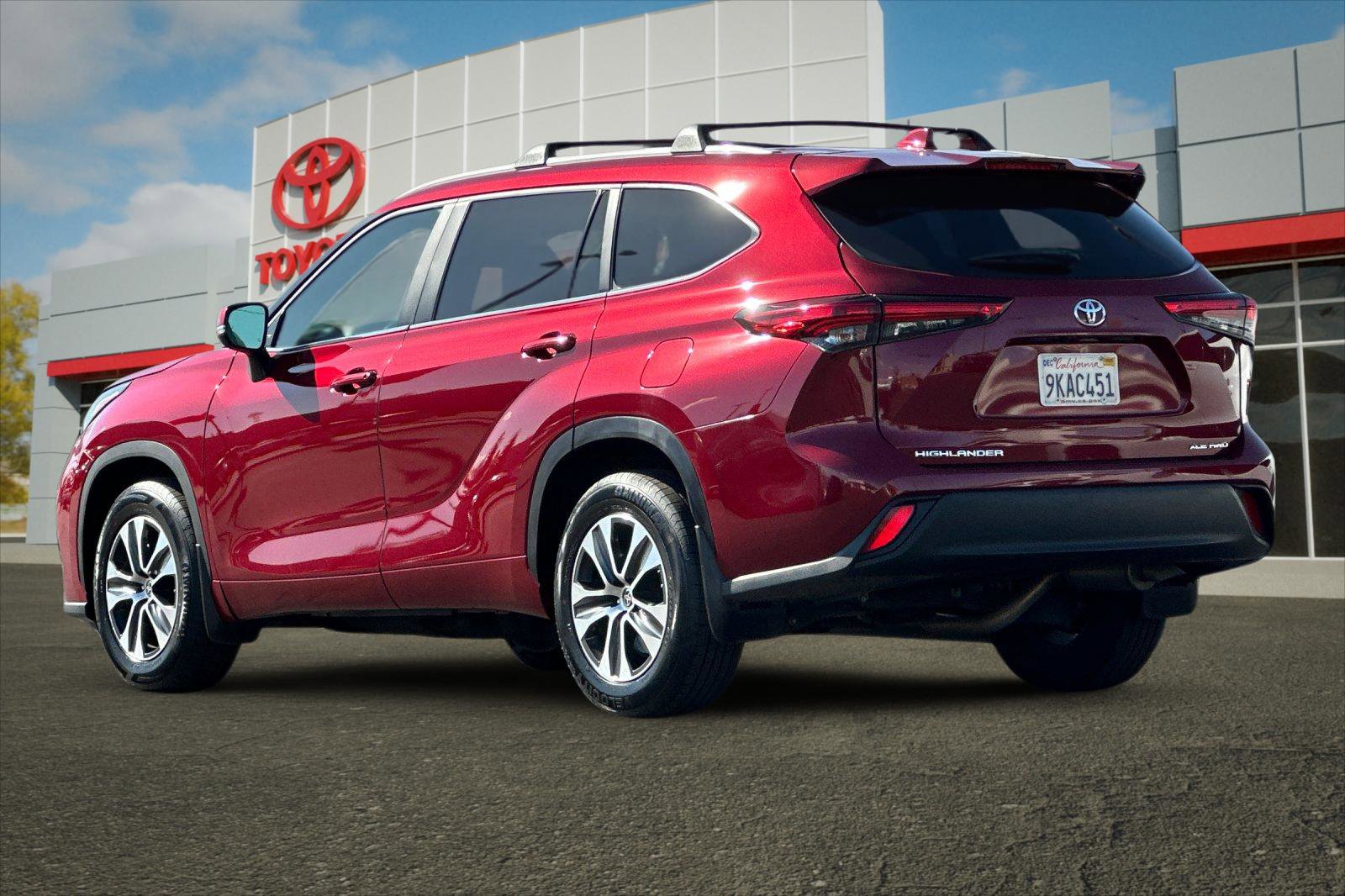 2023 Toyota Highlander L photo 5