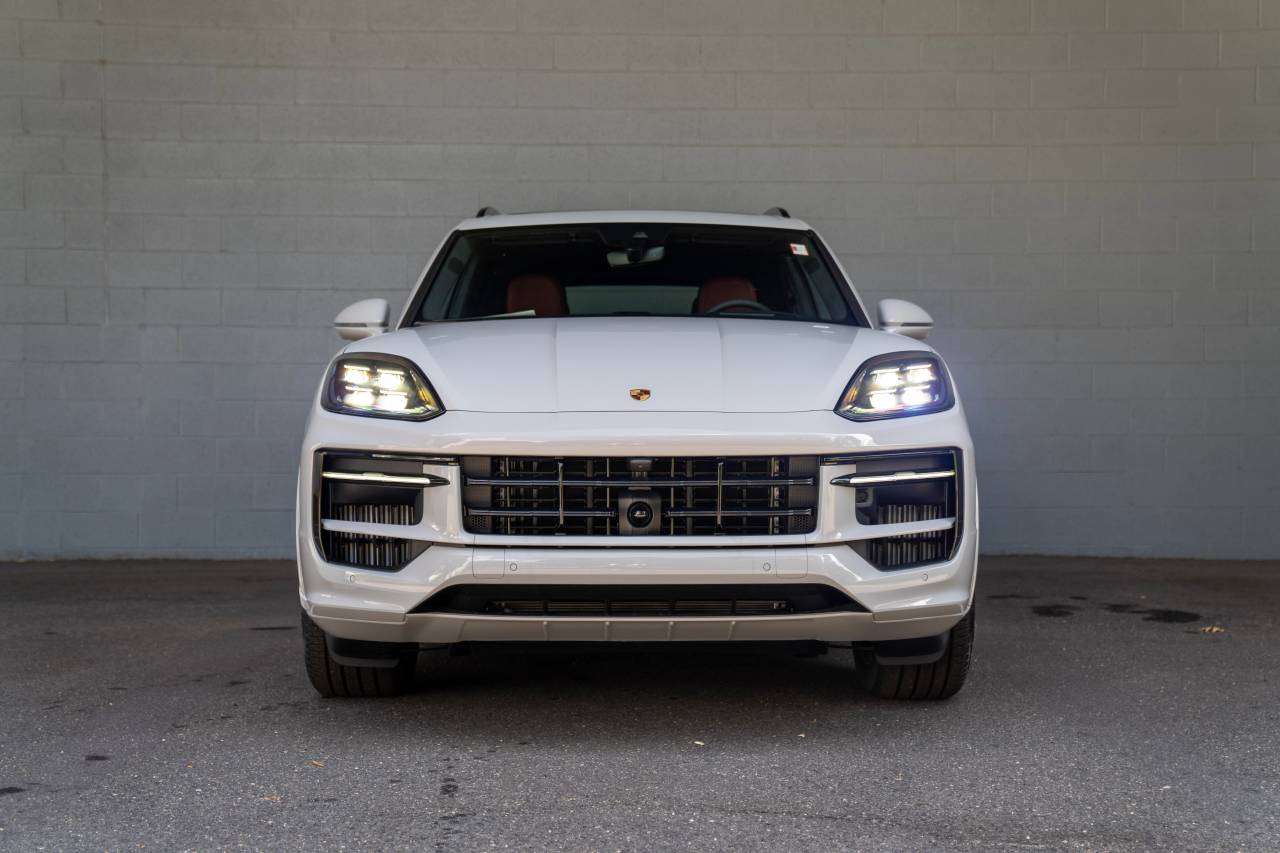 2025 Porsche Cayenne GTS photo 6