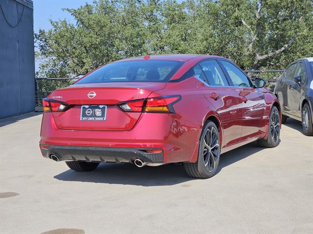 2025 Nissan Altima SR photo 3