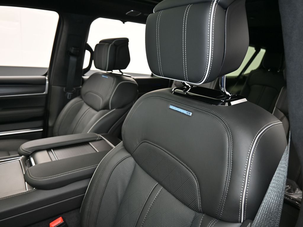 2024 Jeep Grand Wagoneer L II photo 13