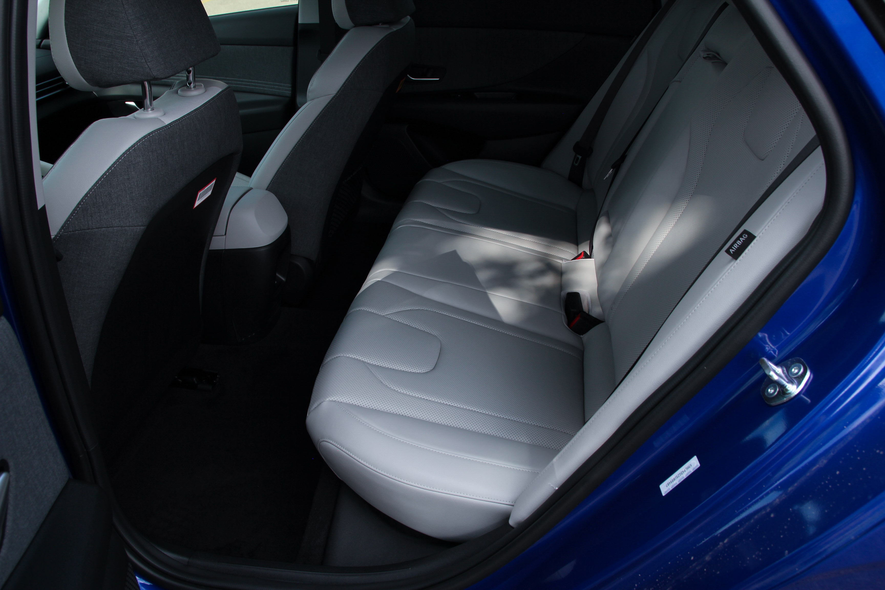 2025 Hyundai Elantra Limited photo 16
