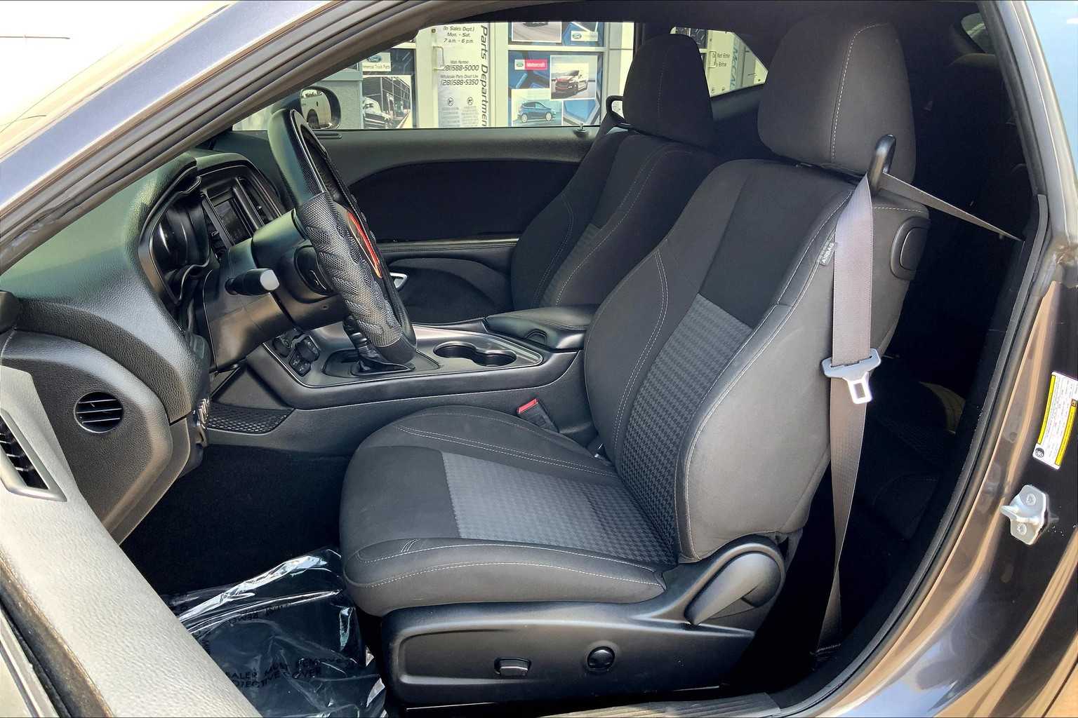 2023 Dodge Challenger SXT photo 7