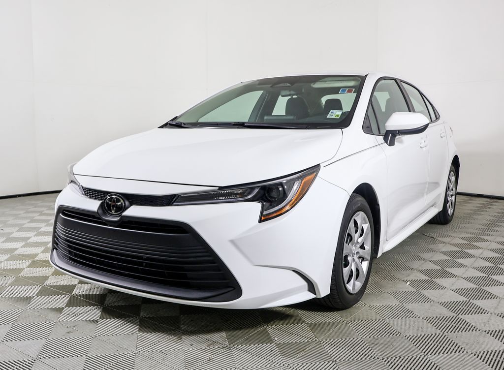2023 Toyota Corolla LE photo 2