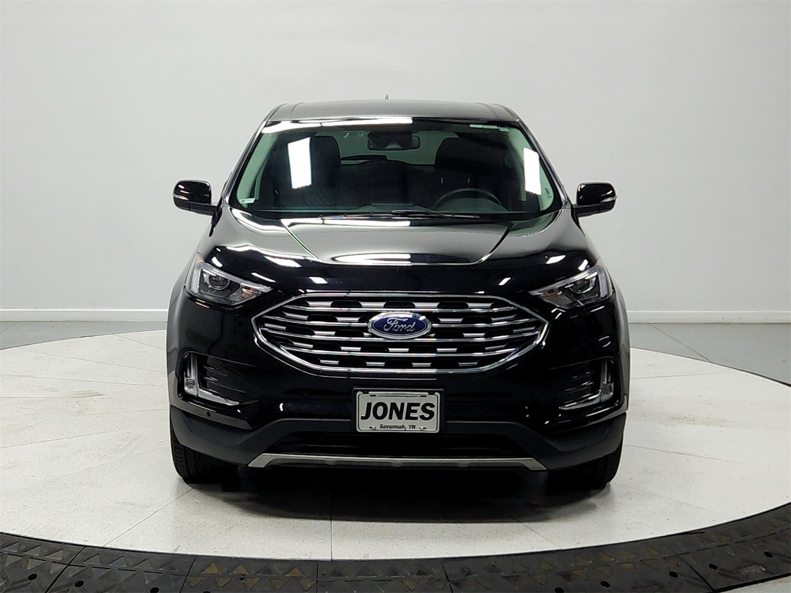 2024 Ford Edge Titanium photo 2