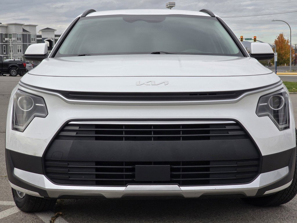 2023 Kia Niro EX photo 2