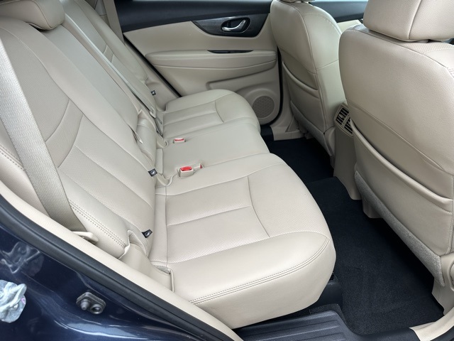 2016 Nissan Rogue SL photo 18