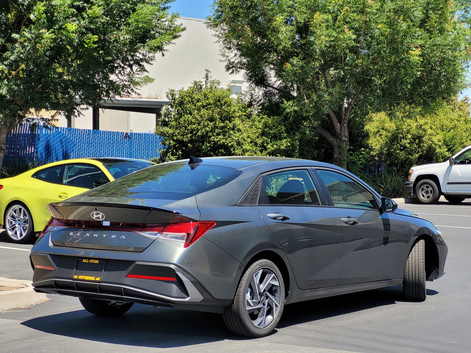 2025 Hyundai Elantra SEL Sport photo 3