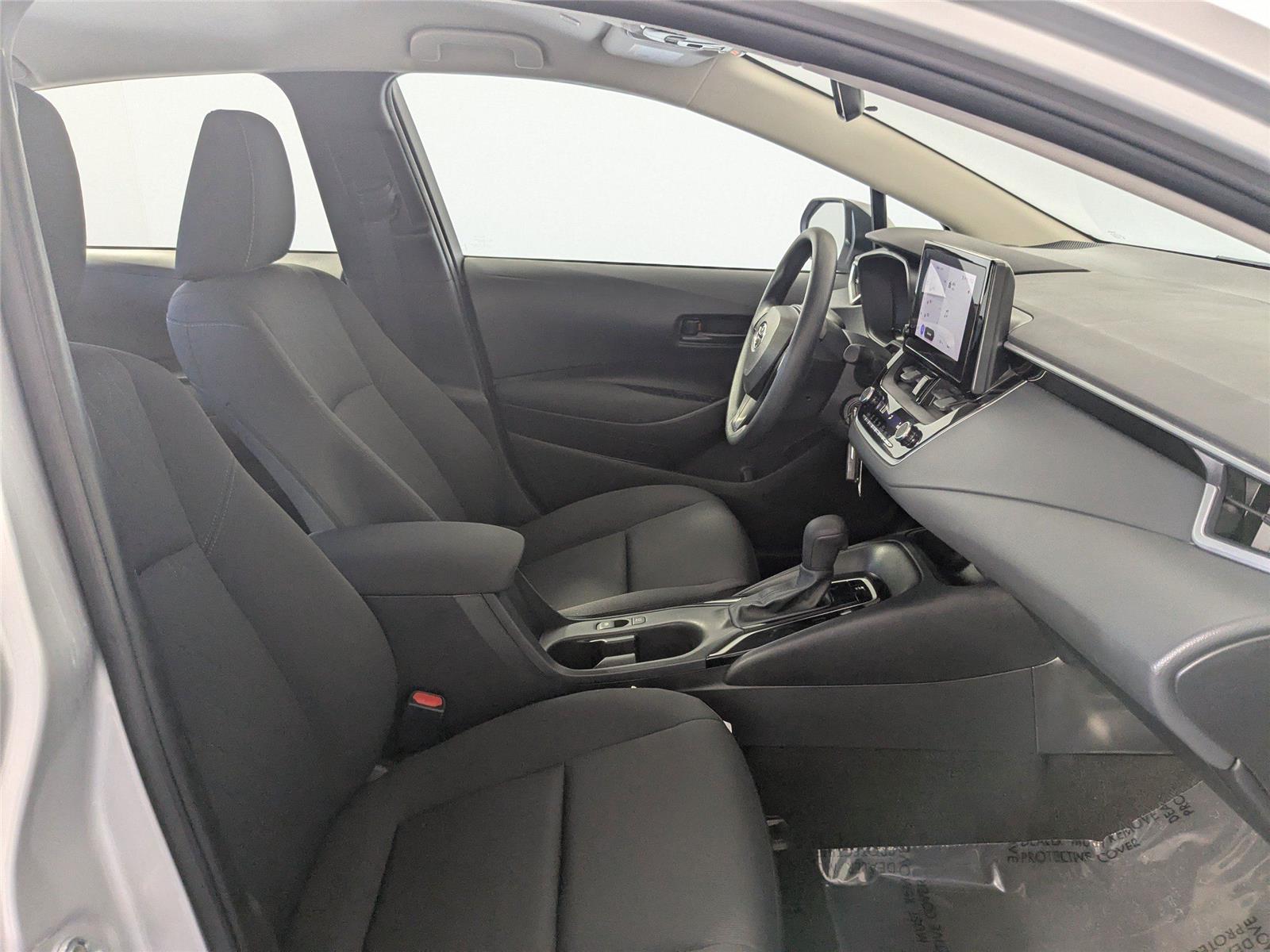 2023 Toyota Corolla LE photo 3
