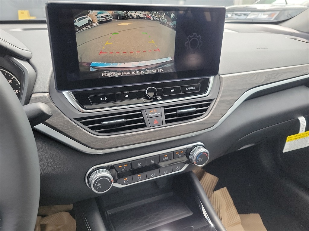 2025 Nissan Altima SV photo 16