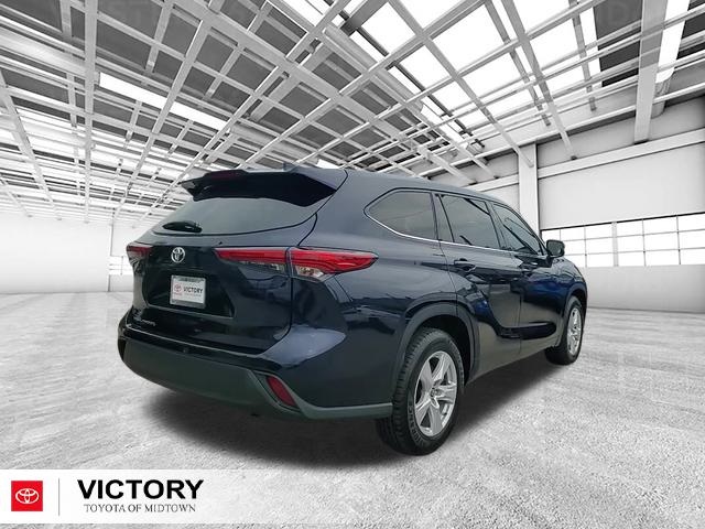 2022 Toyota Highlander L photo 3