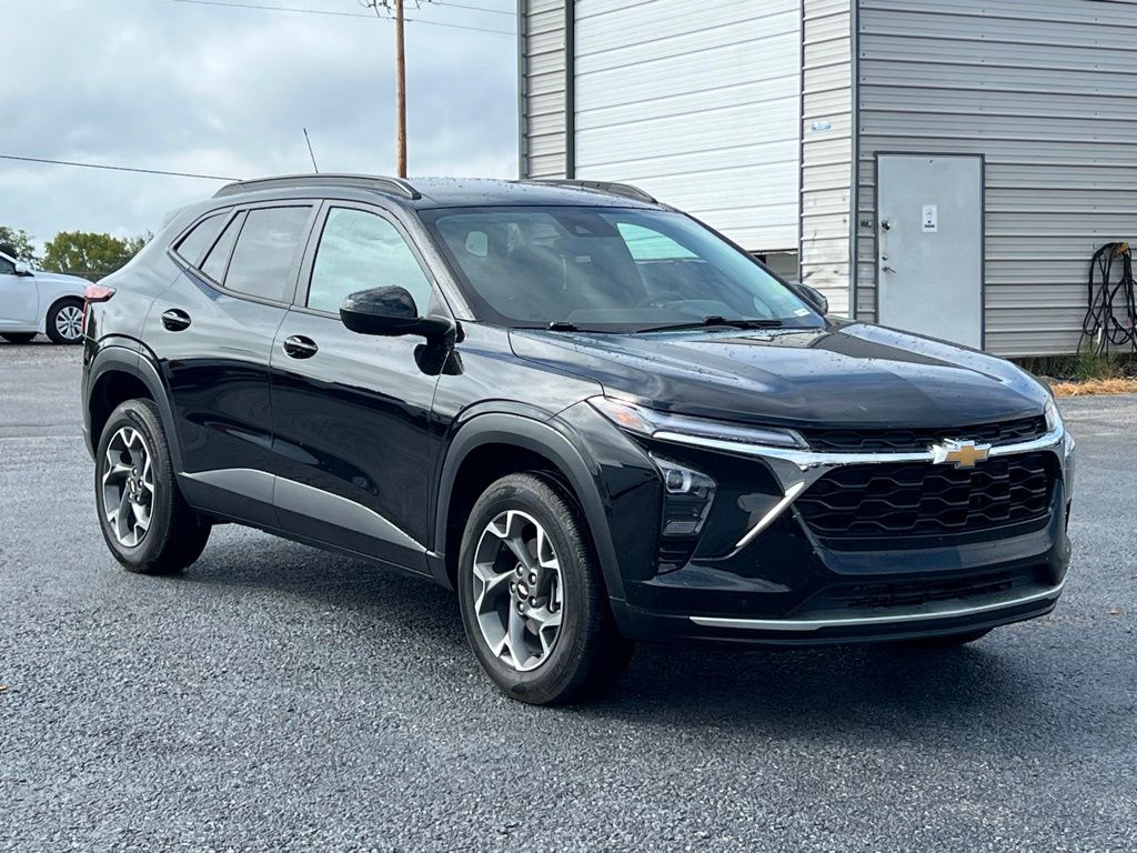 2024 Chevrolet Trax LT photo 2