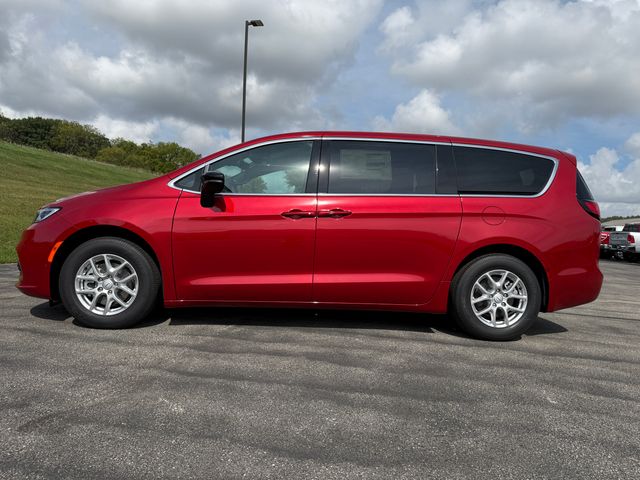 2026 Chrysler Pacifica photo 7