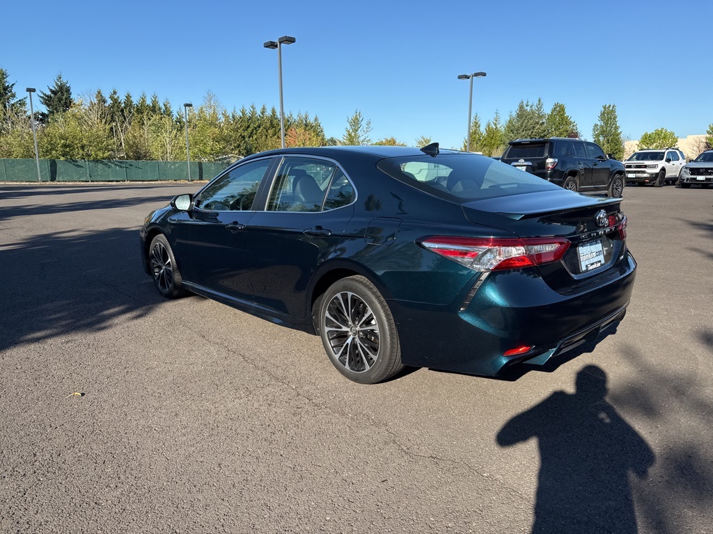 2020 Toyota Camry SE photo 5
