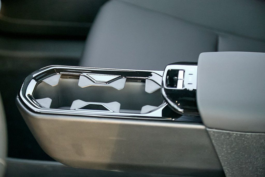 2026 VOLVO EX30 - Image 14