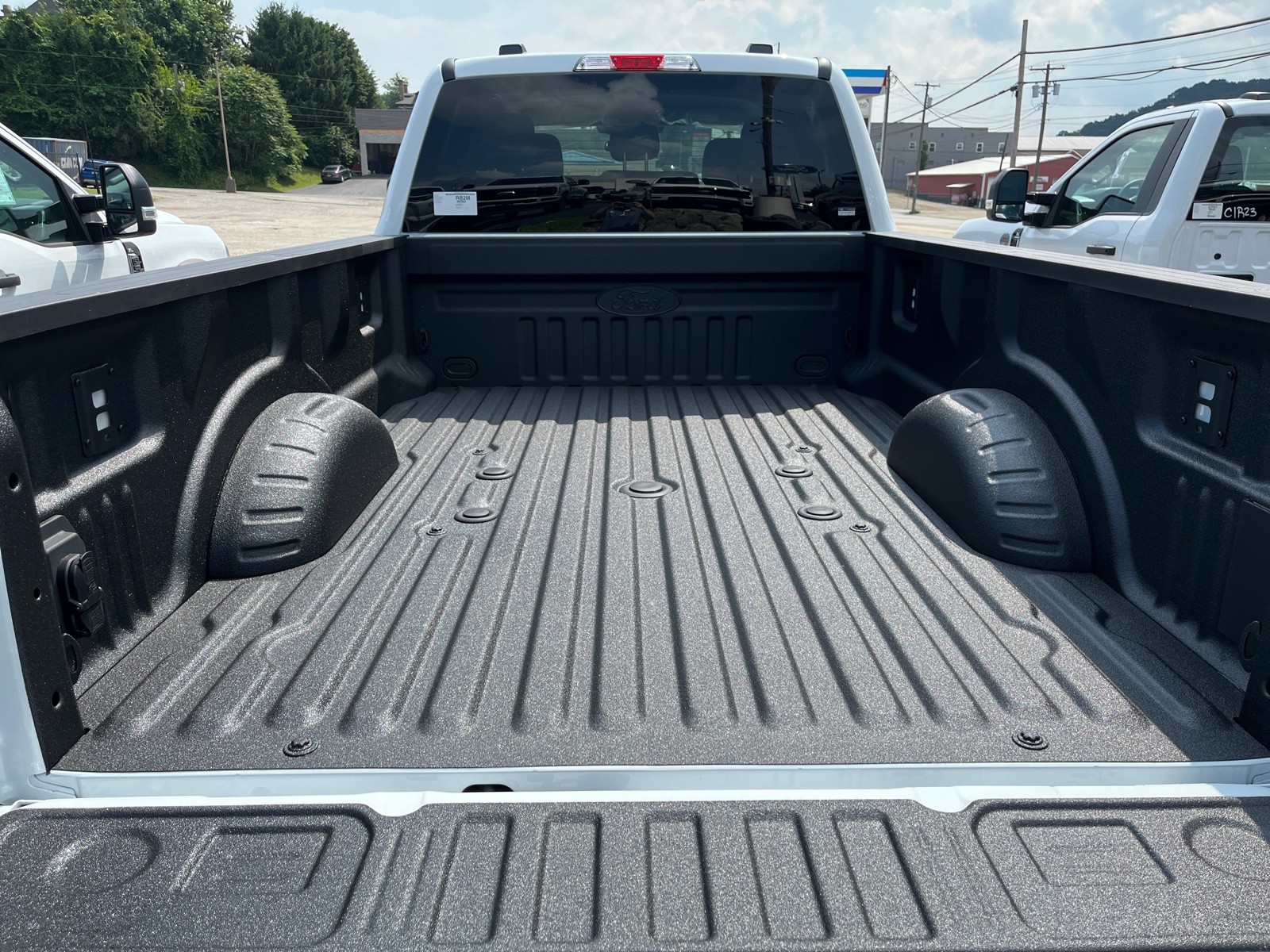 2025 Ford F-350 XLT photo 4