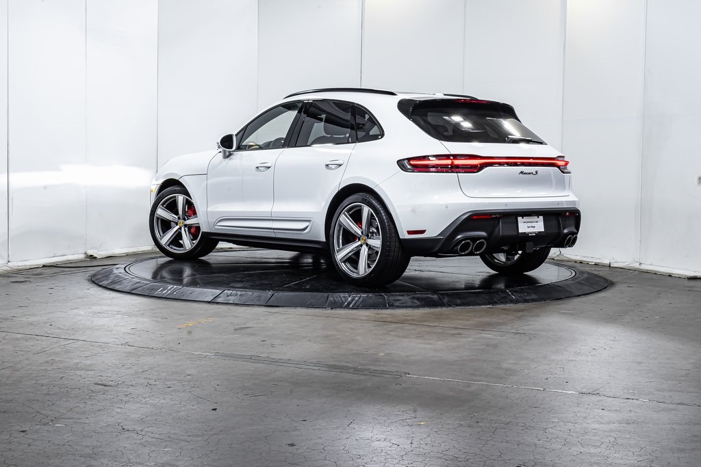 2025 Porsche Macan S photo 2