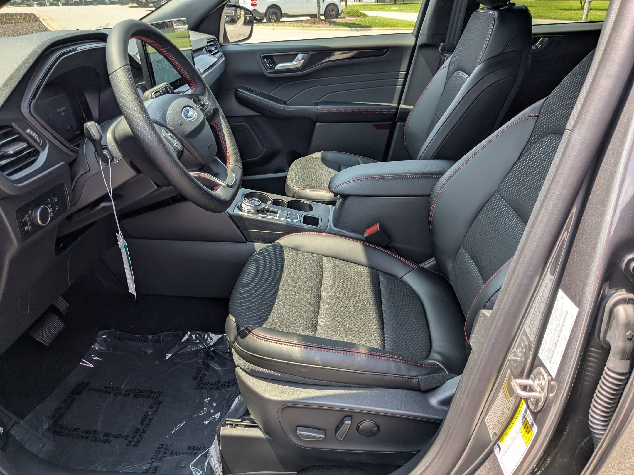 2025 Ford Escape ST-Line photo 13