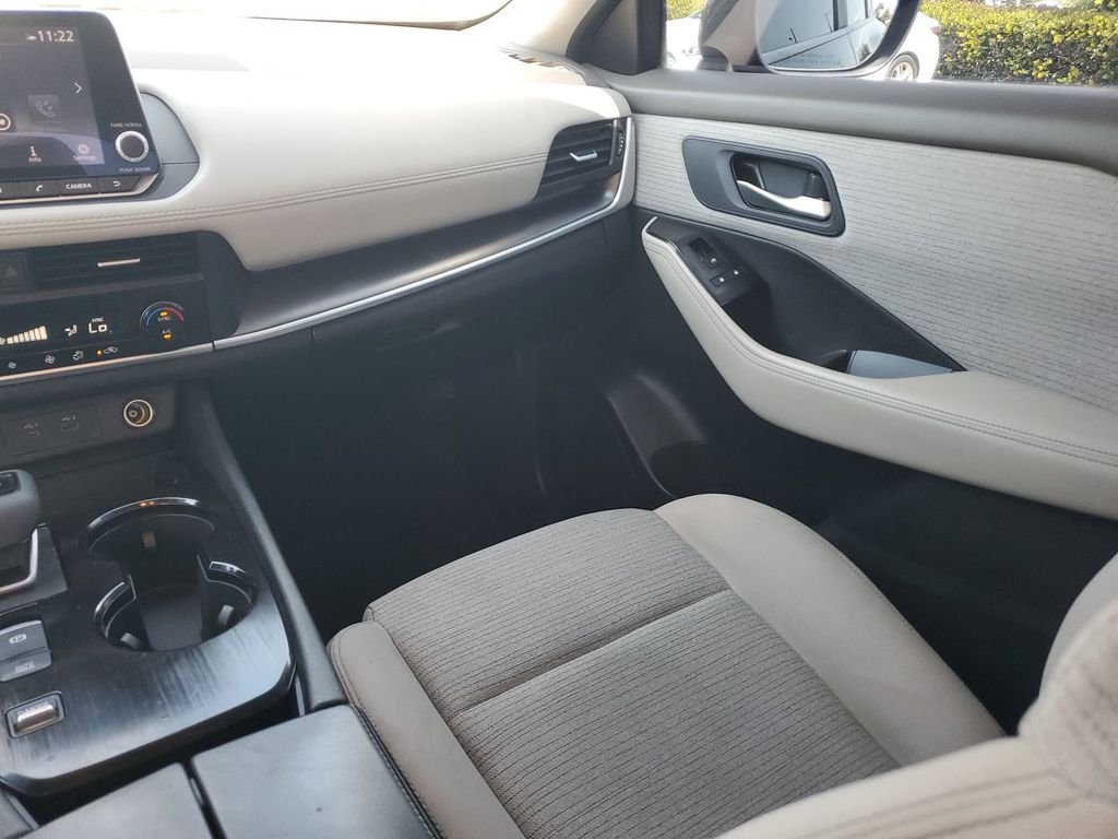 2023 Nissan Rogue SV photo 11