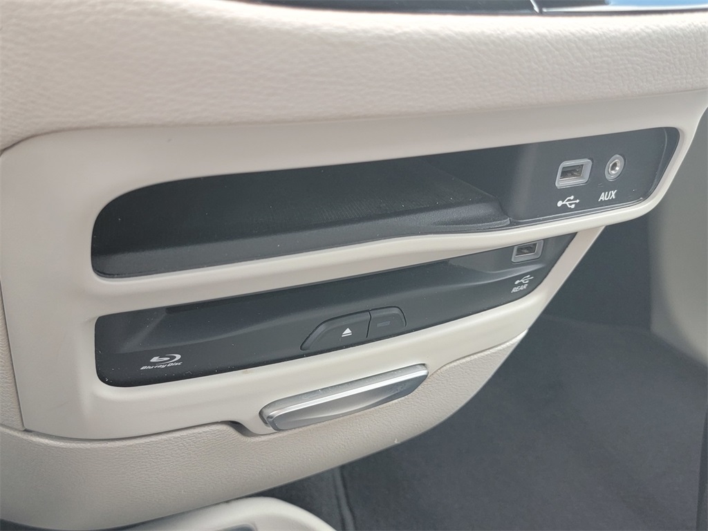 2018 Chrysler Pacifica Hybrid Limited photo 31