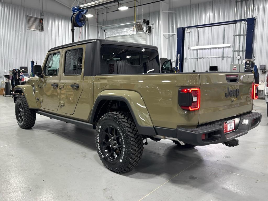 2025 Jeep Gladiator Willys photo 3