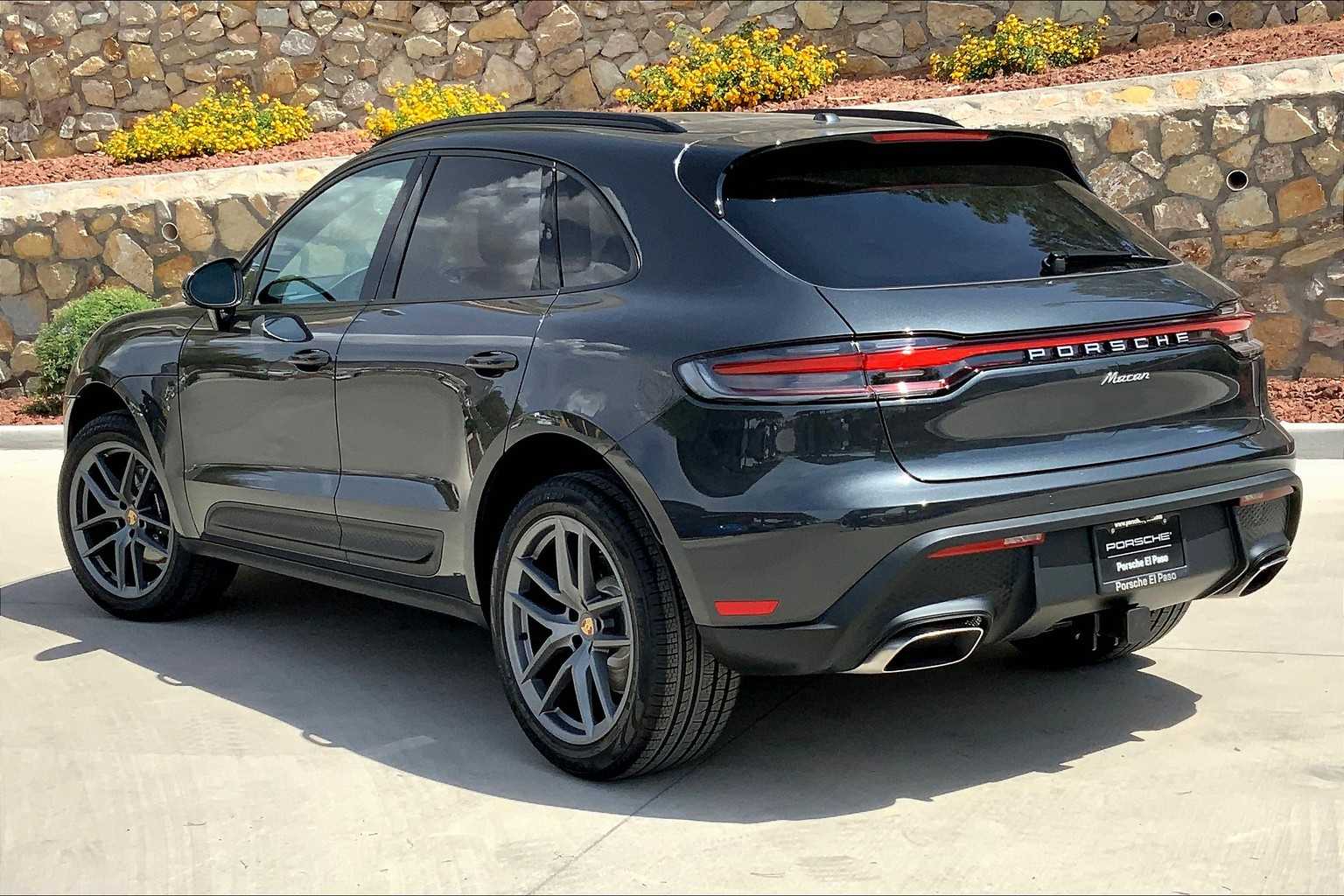 2025 Porsche Macan S photo 3