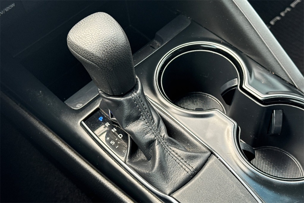 2019 Toyota Camry LE photo 19