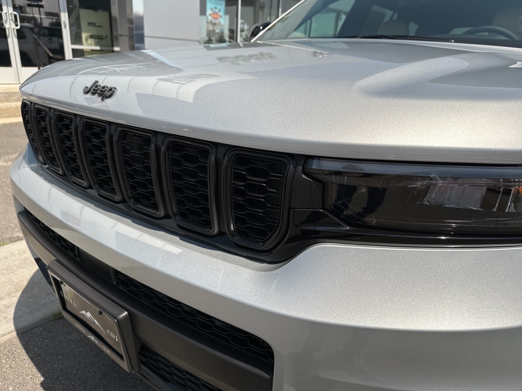 2025 Jeep Grand Cherokee Limited photo 6