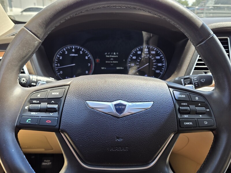 2015 Hyundai Genesis 3.8 RWD photo 20