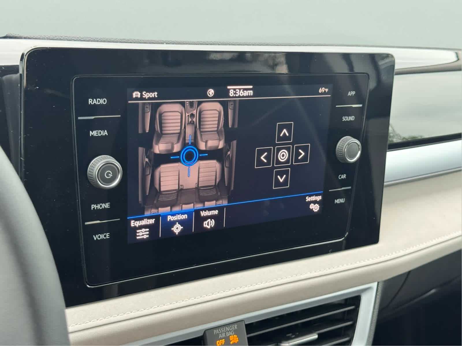 2025 Volkswagen Taos SE photo 15