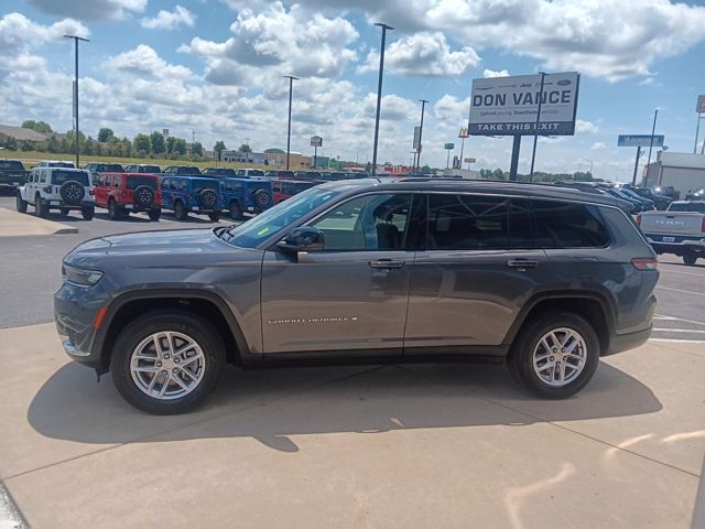 2023 Jeep Grand Cherokee Laredo photo 2