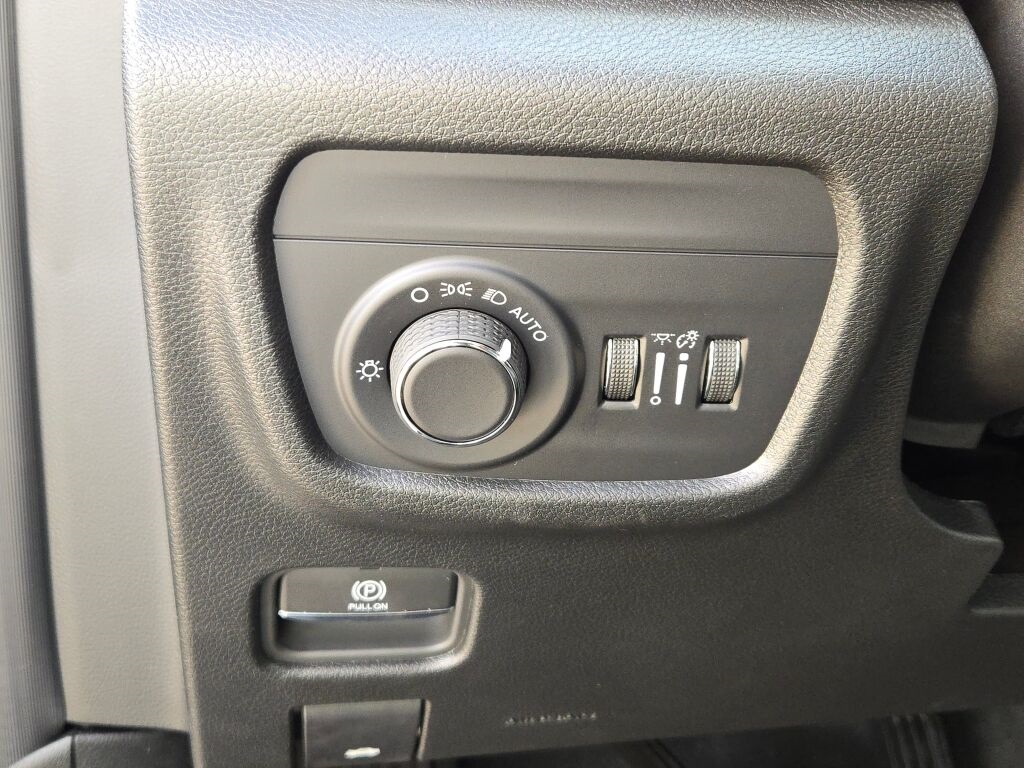 2025 Jeep Grand Cherokee Laredo photo 25
