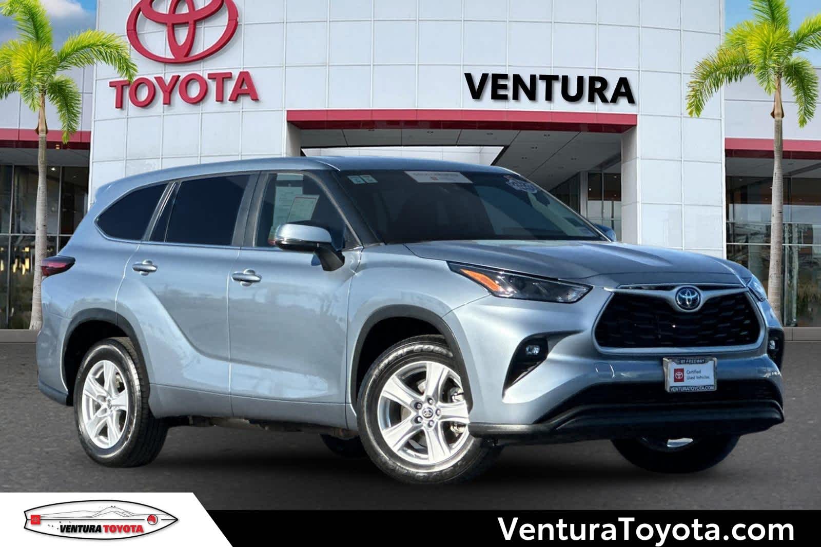 2024 Toyota Highlander LE's photo