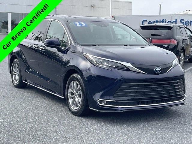 2023 Toyota Sienna XLE's photo