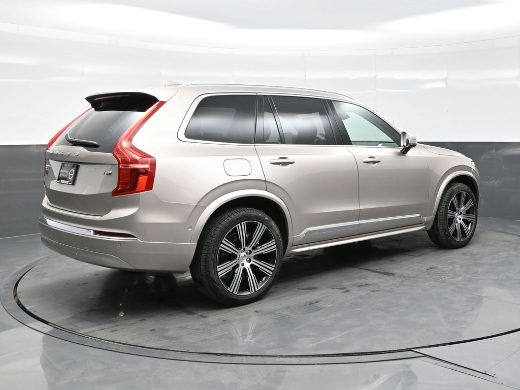 2025 Volvo XC90 T8 Plus photo 3