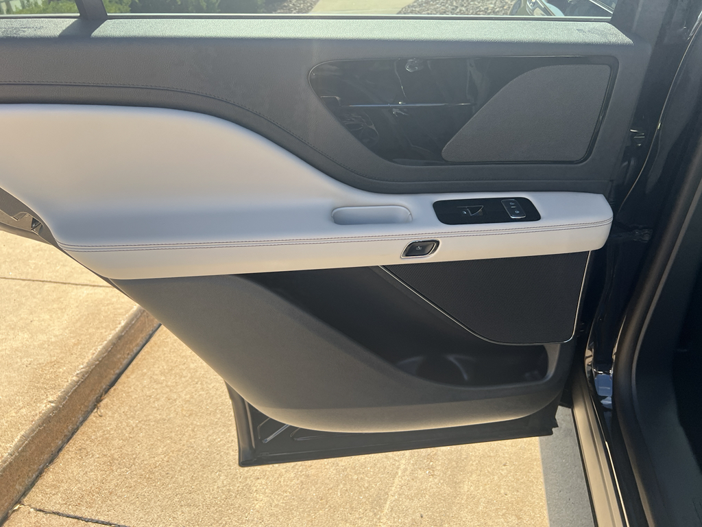 2025 Lincoln Aviator Premiere photo 36