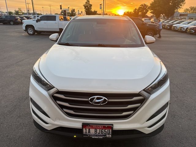 2017 Hyundai Tucson SE photo 2