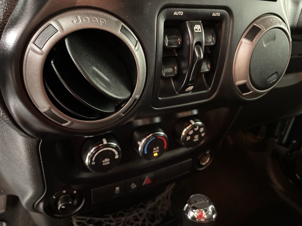 2016 Jeep Wrangler Unlimited Sport photo 25