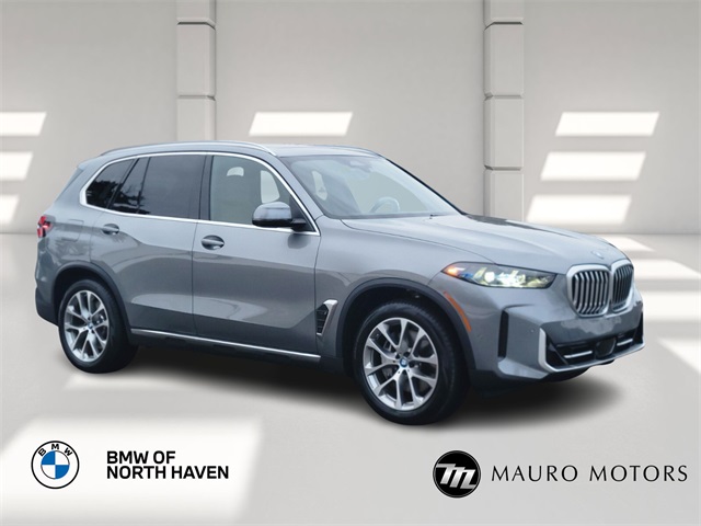 2024 BMW X5 50e's photo